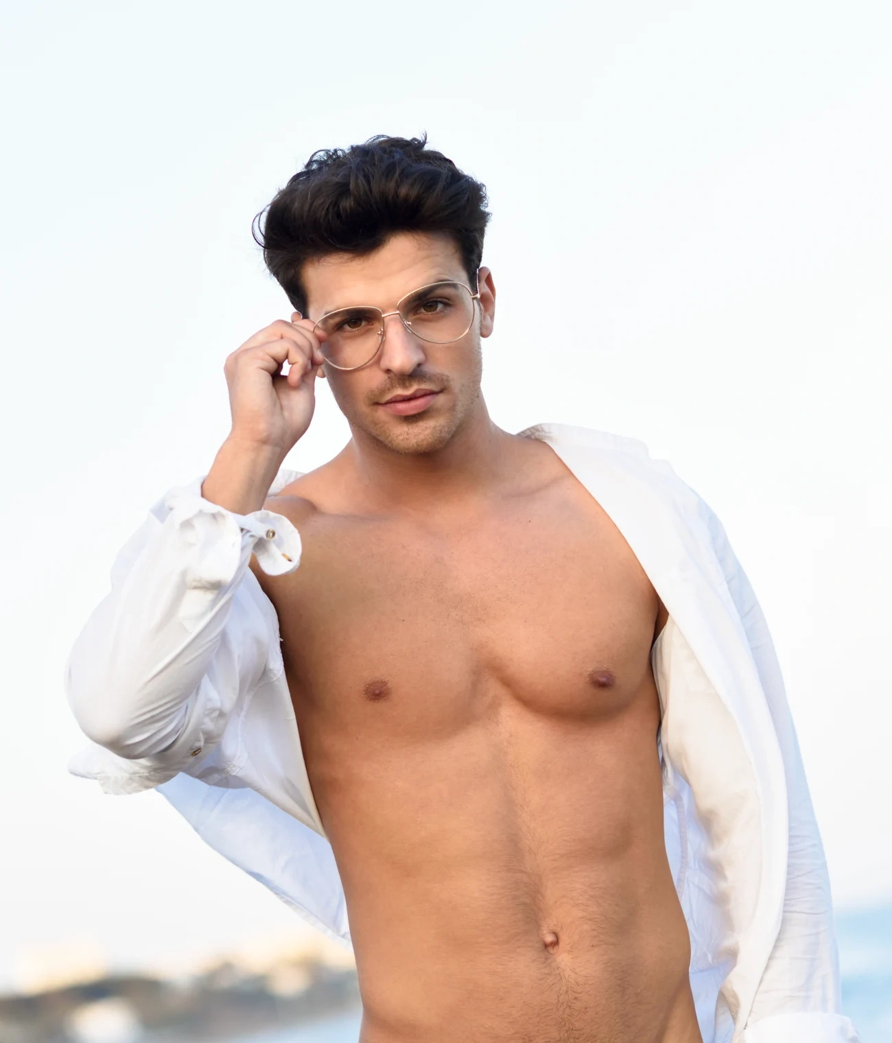 man-with-sea-background-with-glasses (1)