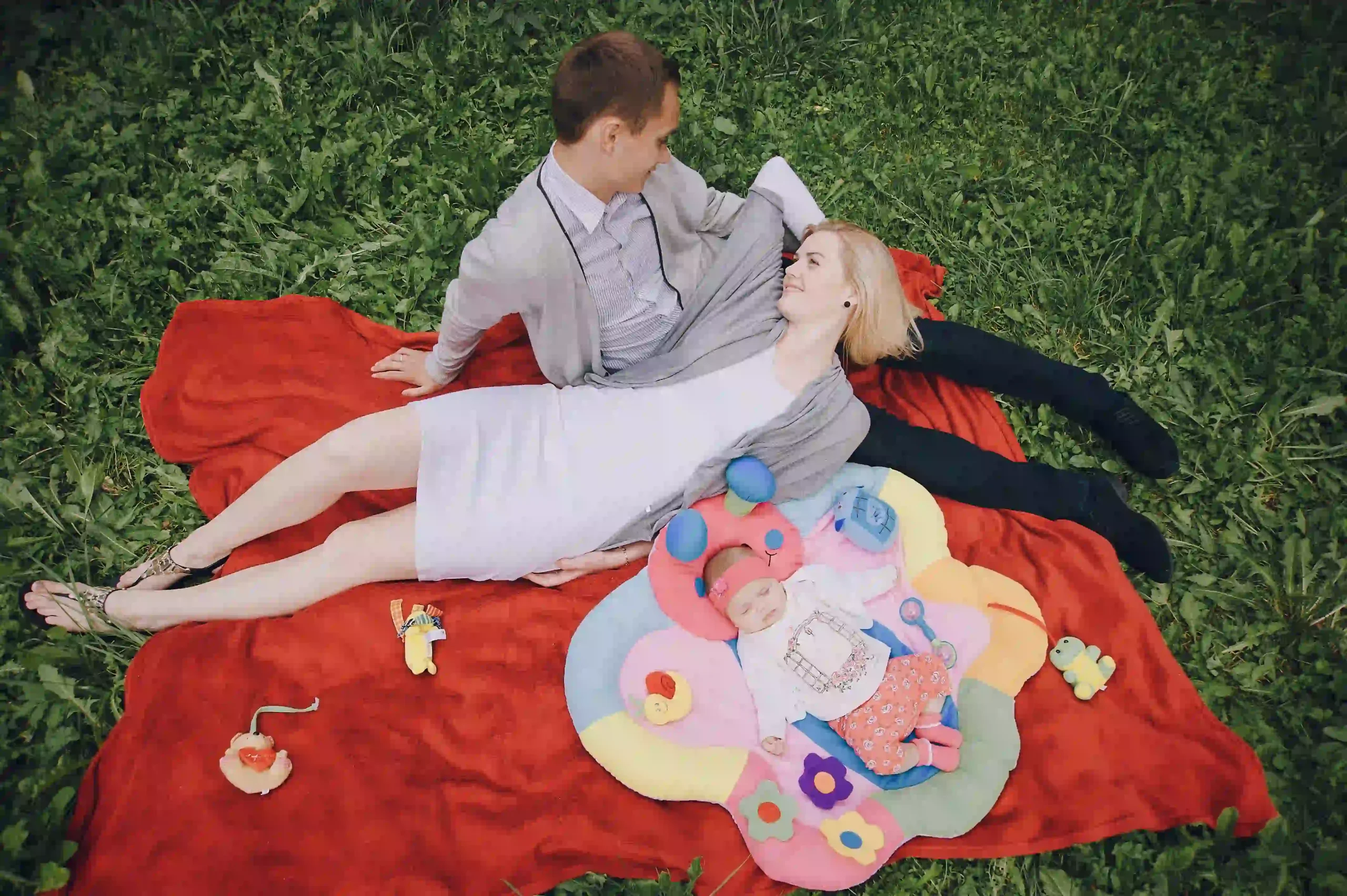 top-view-couple-looking-park image